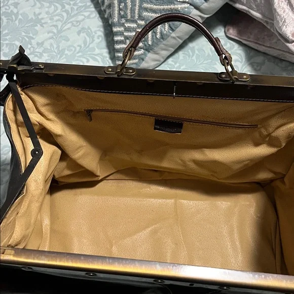 Exquisite Leather Weekend/Overnight bag. - Picture 8 of 10